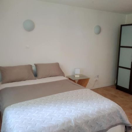 Studio En Rez-De-Jardin Dans La Verdure Apartment เอ็ก-ซอง-โพรวองซ์ ภายนอก รูปภาพ